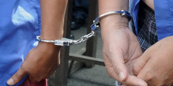 Polisi tangkap dua maling kabel gedung balai Adat Pelalawan