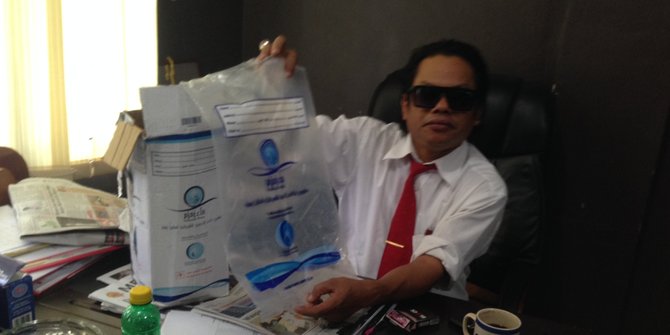 Banyak yang tertipu, ini cara bedakan air zamzam asli atau palsu Banyak yang tertipu, ini cara bedakan air zamzam asli atau palsu