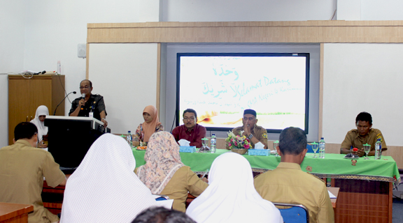 Sekretaris Disdik Karimun saat membuka workshop tim penilaian dupak dan karya tulis ilmiah
