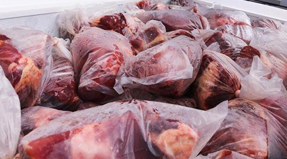 Tidak hanya mengangkut Penumpang. Kapal Marina Tujuan Batam juga Mengangkut Daging Babi sebanyak Hingga 3 Ton Tidak hanya mengangkut Penumpang. Kapal Marina Tujuan Batam juga Mengangkut Daging Babi sebanyak Hingga 3 Ton