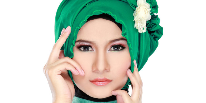 Sesuaikan gaya hijab dengan bentuk wajah anda