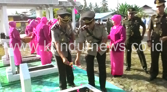 Ziarah dan Tabur bunga di Makam Pahlawan Tanjungbatu Kundur
