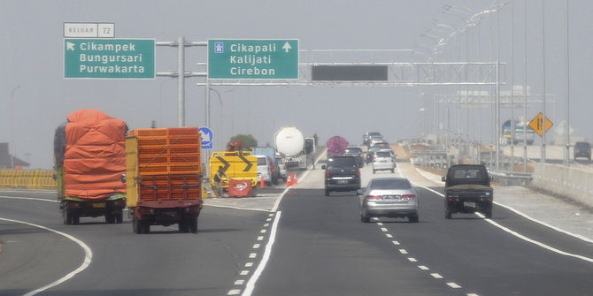 Tips berkendara aman di jalan tol versi pembalap nasional