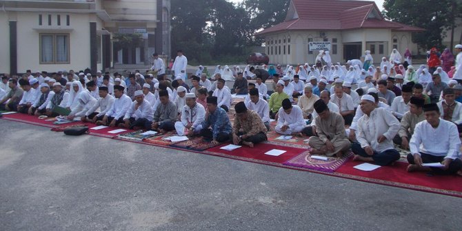 Kemarau, ratusan warga salat minta hujan di kantor Kemenag Pekanbaru