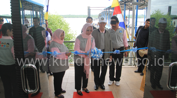 Gubernur Kepri H.M Sani Meresmikan Ruang Tunggu Pelabuhan Tg Batu, Pelabuhan Penyebrangan  Selat Belia dan Puskesmas Tg Batu.