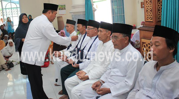 Ribuan Masyarakat lepas keberangkatan Calon Jemaah Haji Kundur