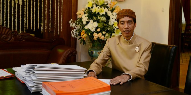 Jokowi tunda kenaikan tarif listrik hingga Juni 2016