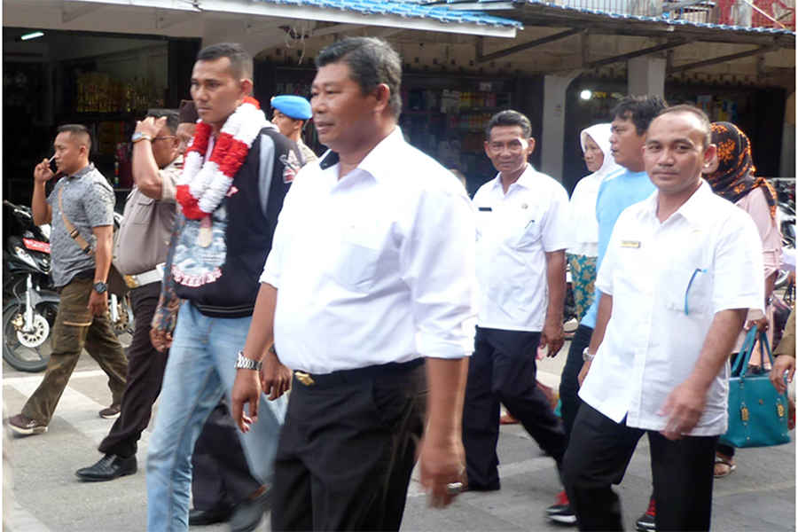 M Fahrizan bersama Bupati Kepulauan Anambas dan Plh Sekda. Berarak menuju Kantor Bupati