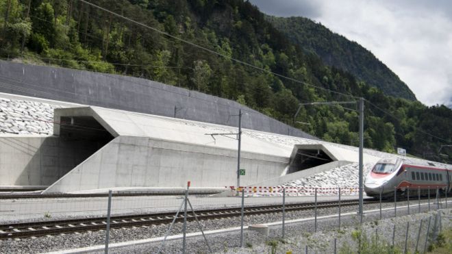 Terowongan terpanjang dan terdalam di dunia dibuka di Swiss