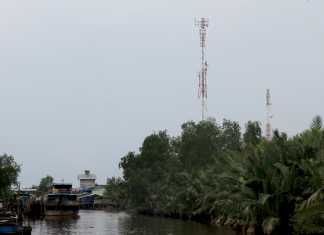 Tower Telkomsel (Kanan Gambar)