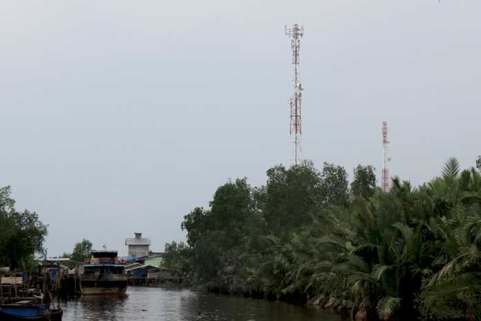 Tower Telkomsel (Kanan Gambar)