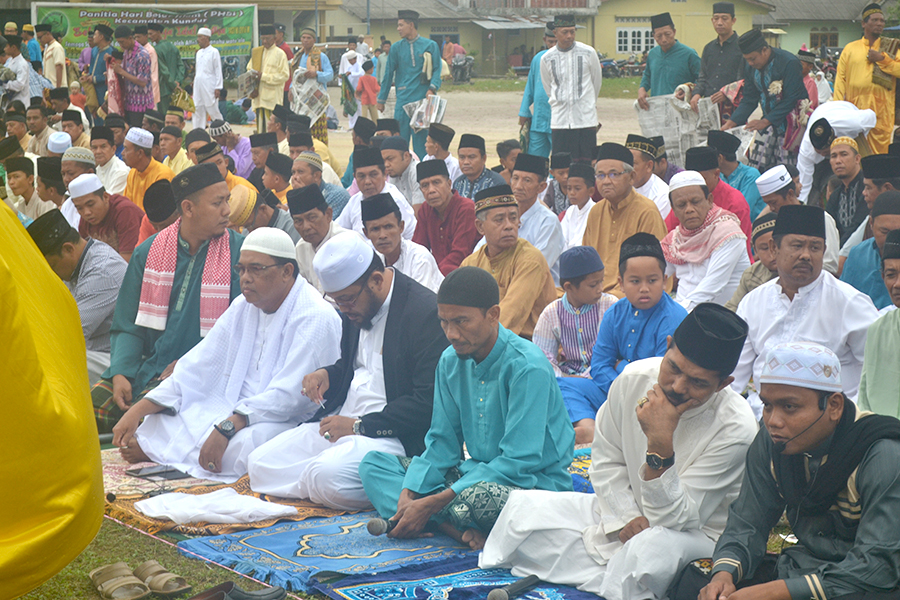 Sholat Idul Adha di Lapangan Gelora Tanjungbatu