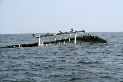 Kapal Tenggelam di Perairan Pulau Pisang, Bapak Beserta 1 Anaknya Hilang, 1 Selamat Kapal Tenggelam di Perairan Pulau Pisang, Bapak Beserta 1 Anaknya Hilang, 1 Selamat