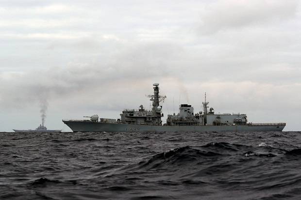 Kapal Induk dan Perusak Nuklir Rusia Dekati Terusan Inggris