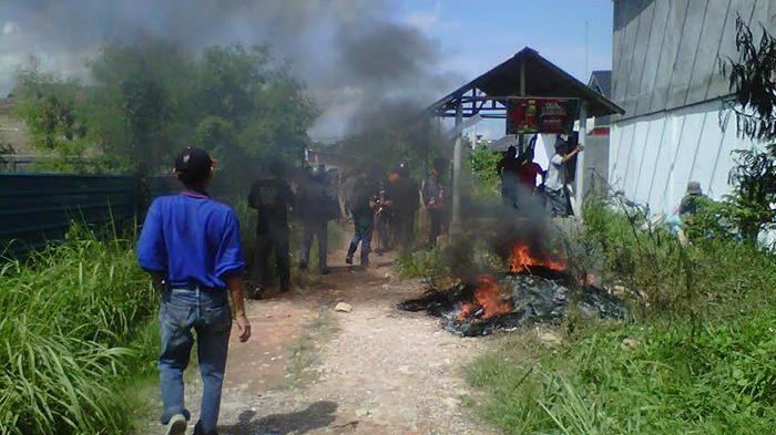 Warga Bengkong Kampung Harapan Mengamuk, Tak Sudi Digusur