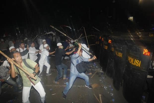 Polda: Bentrok di Istana Merdeka, 2 Polisi Terluka