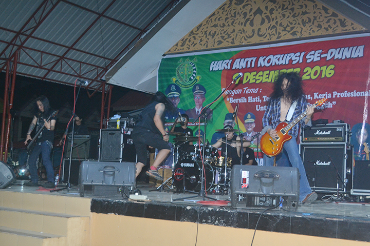 Aksi Group Band Boomerang di Tanjungbatu, Pukau Ribuan Penggemarnya