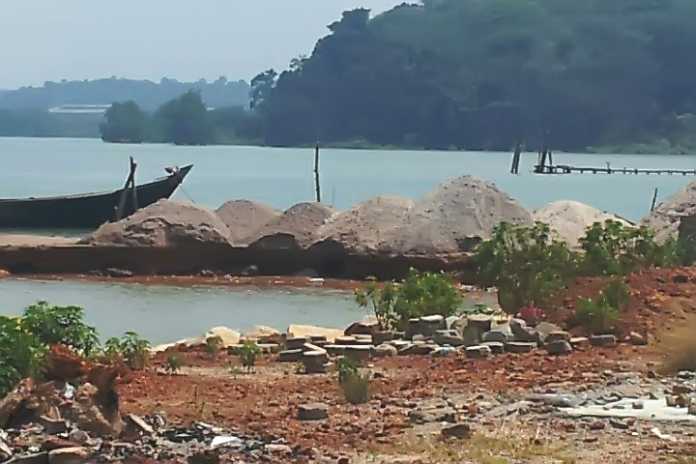 Kegiatan Penjualan Pasir Ilegal di wilayah Pelabuhan Tanjung Maqom Selat Belia KUBA