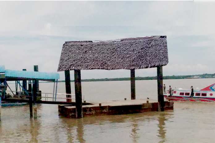ponton-pelabuhan-tanjungbatu-(ilustrasi-atap-rumbia)