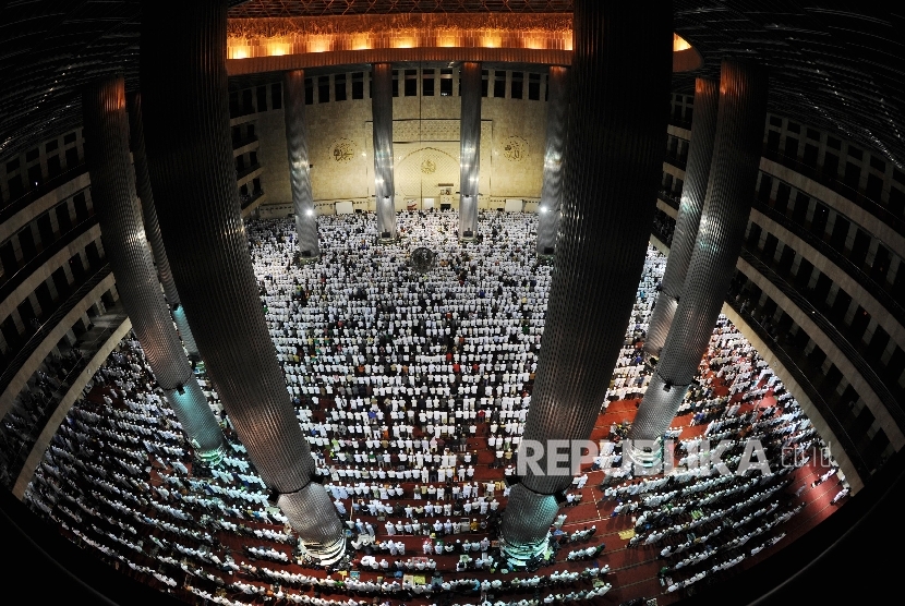 Gerakan 12.12, Subuh Berjamah Yang Dipenuhi Ribuan Jamaah Masjid