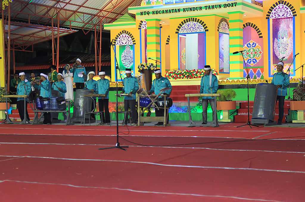 Penampilan Kreativitas alat musik jenis gendang pada akhir acara