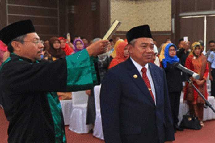 pelantikan_sekda_karimun_m_firmansyah_oleh_bupati_karimun_aunur_rafiq_di_gedung_serba_guna_nilam_sari