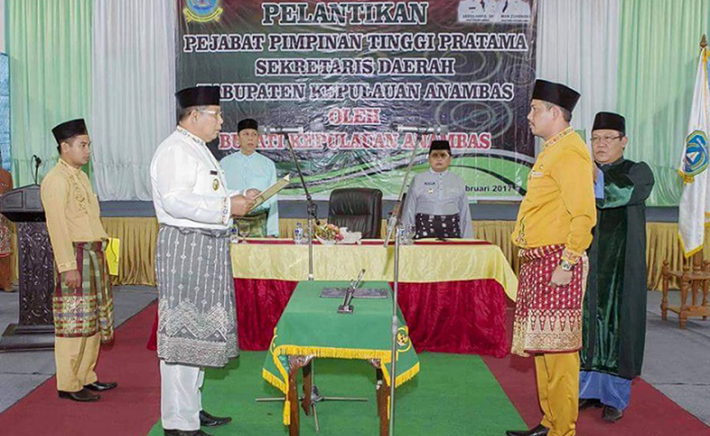 Bupati Kepulauan Anambas, Abdul Haris secara resmi melantik Sahtiar, Sebagai Sekretaris Daerah (SEKDA)