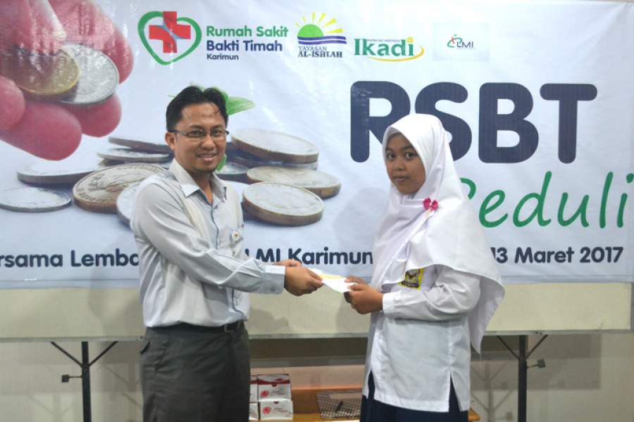 Rumah Sakit Bakti Timah Salurkan ZIS Melalui LMI Karimun Rumah Sakit Bakti Timah Salurkan ZIS Melalui LMI Karimun
