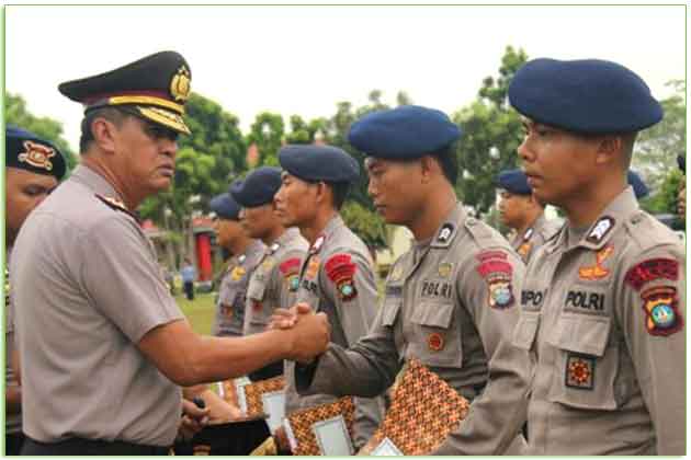 14 Personel Polda Kepri Terima Penghargaan