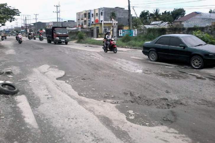 Meresahkan. Kerusakan Jalan Lintas Timur Sumatra, Panam Pekanbaru