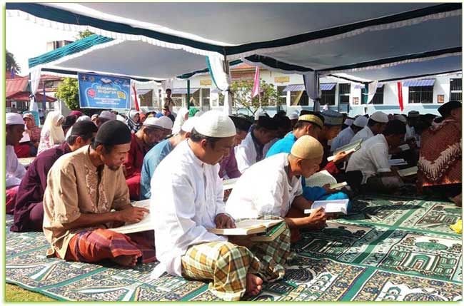 Napi Muslim Ikut Ngaji Sampai Khatam