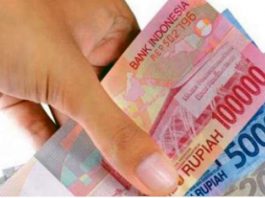 para_rt_dan_rw_kecamatan_meral_terima_insentif