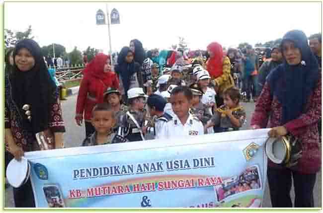 ribuan_anak_tk_dan_paud_karimun_ikut_karnaval_peringatan_hari_kartini