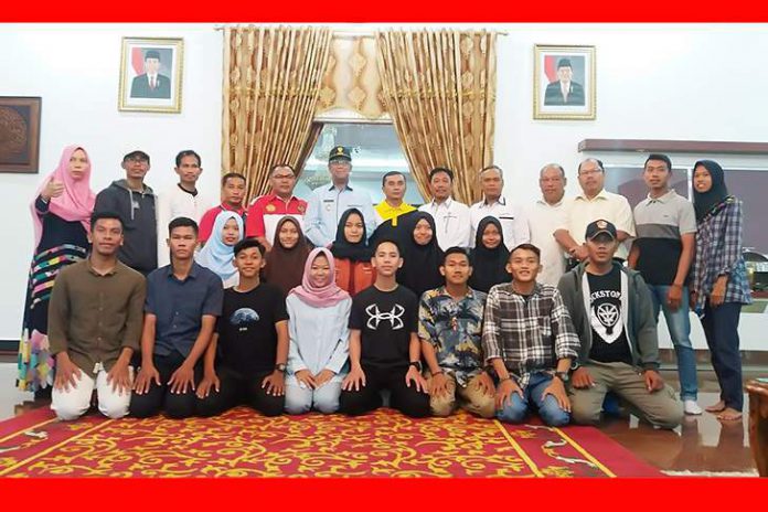 wakil_bupati_karimun_anuar_hasyim_lepas_17_alet_pencak_silat_sijori_ke_x