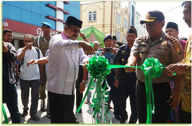 Bupati Karimun Aunur Rafiq Buka Bazar Sembako Murah: Karimun, Kundur dan Moro