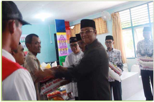 PGRI-Kabupaten-Karimun-Bagikan-160-Paket-Beras