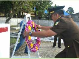 Filpan Fajar Dermawan Laia, Pimpin Ziarah dan Tabur Bunga di Makam Pahlawan, Pusara Bakti Tanjungbatu Kecamatan Kundur Kabupaten Karimun, Provinsi Kepri, Rabu (19/7)