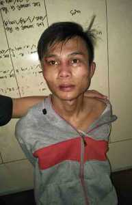 Tamsir (21) Pelaku penikaman prajurit TNI AD Sei Guntung, saat diamankan pihak Kepolisian