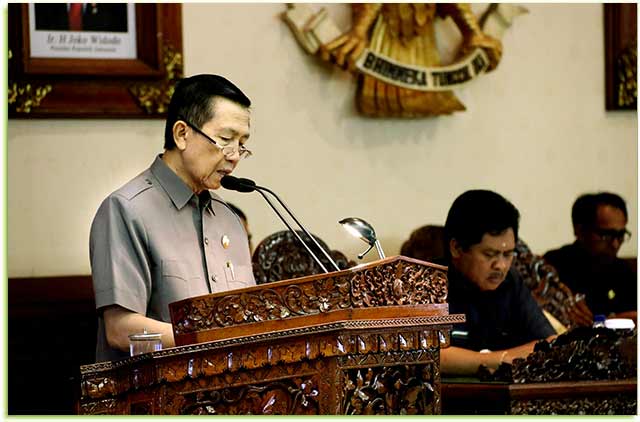 Gubernur Bali, Mangku Pastika pada Rapat Paripurna ke-13 DPRD Bali