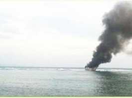 Kapal-Terubuk-Express-03-Kerap-Mengangkut-Warga-Kundur-dan-Tembilahan-Dilalap-Api