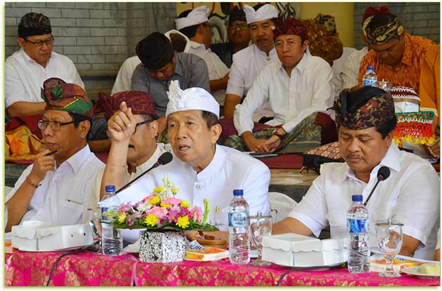Gubernur Bali Made Mangku Pastika saat Simakrama (Open House) di Desa Pedawa, Kecamatan Banjar, Buleleng Sabtu (29/7)