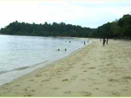 Polres-Karimun-dan-Polsek-Meral-Bersihkan-Pantai-Pelawan