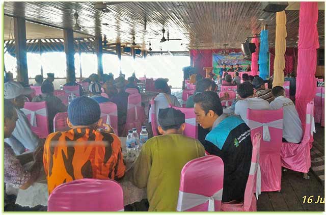 Dialog terbuka pada Halal Bi Halal Idul Fitri 1438 H, di Restoran Hotel Gembira Tanjungbatu, Minggu (16/7)