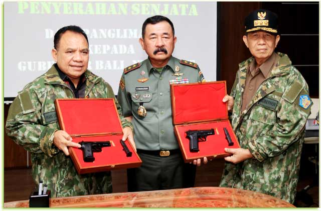 Gubernur-Bali-dan-NTT-Apresiasi-Pelatihan-Militer-Bali-Gubernur-Se-Indonesia