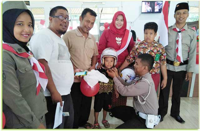 Penggunakan-Pakaian-Pejuang-kemerdekaan,-Dalam-Menyambut-HUT-RI-Ke-72