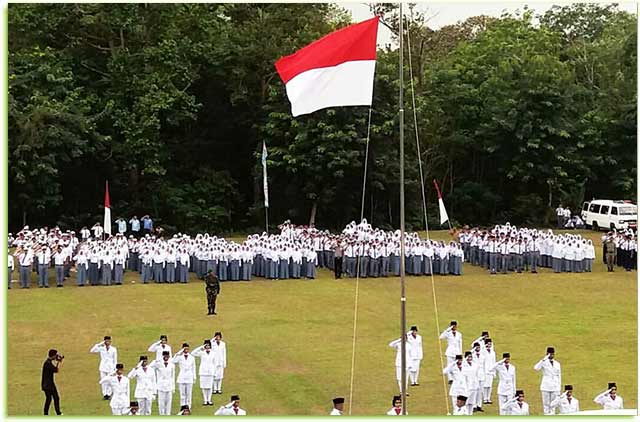 Upacara-Penurunan-Bendera-HUT-RI-72-di-Tanjungbatu