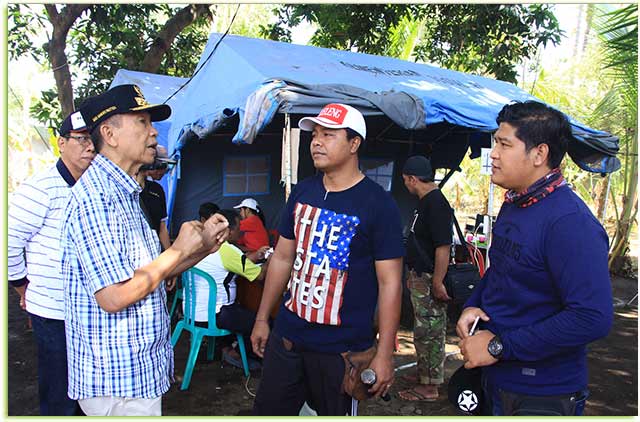 Aparat-Desa-Lokasi-Posko-Pengungsian-Diminta-Buat-Kartu-Identitas-Pengungsi Gubernur Bali, Mangku Pastika saat bertatap muka secara langsung dengan pengungsi di Posko Banjar Tembok, Posko Desa Sambirenteng, Posko Desa Les dan Desa Bukti Kabupaten Buleleng, Sabtu (30/9).