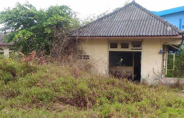 Bekas Kantor Kementrian Keuangan RI, Pelayanan Bea dan Cukai tampak dari samping depan jalan utama pelabuhan kedatangan.