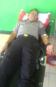 Kapolsek Urban Kundur, Kompol Wisnu Edhi Sadono, saat mendonor, (17/9).