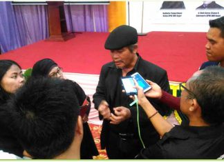 Ketum IWO Jodhi Yudono, saat di wawancara wartawan usai mengukuhkan kepengurusan IWO Wilayah Kepri dan Daerah Kota Batam, di GGI Hotel Batam, Provinsi Kepri, Senin (4/9/17).